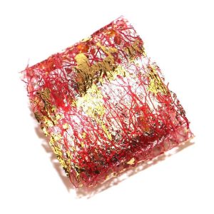 Ţesătură roșie cu inserţii metalice argintii (nr.15)