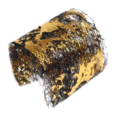 Ţesătură neagră cu inserţii metalice aurii (nr.10)